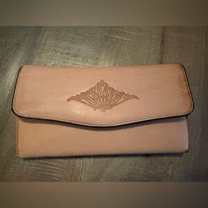 🍀Buxton Tan Velvet Touch Cowhide Kiss Lock Wallet